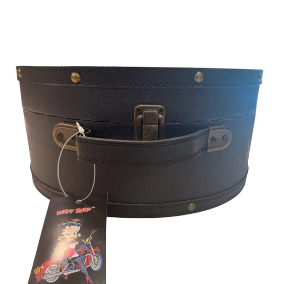 Betty Boop SS Sarna Motorcycle Hat Box - Picture 4 of 6